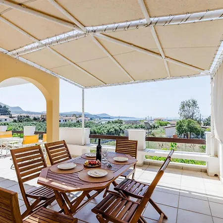 Demie's Maisonette In With Seaview Apartment